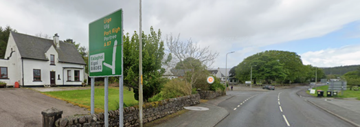 Green primary route direction sign on the northbound A87 at Broadford, including direction to Uig and Portree (with Gaelic versions in yellow text)